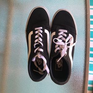 TRENDY SHOES BARELY WORN